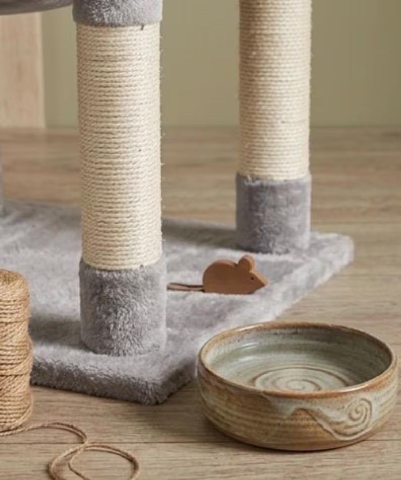 Albero tiragraffi moderno grigio con torre, cuccia, amaca e tiragraffi in sisal