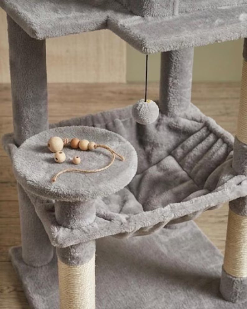 Albero tiragraffi moderno grigio con torre, cuccia, amaca e tiragraffi in sisal