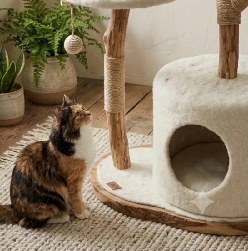 Tiragraffi in legno artigianale per gatti con cesto in rattan – torre moderna in sisal stile bohémien